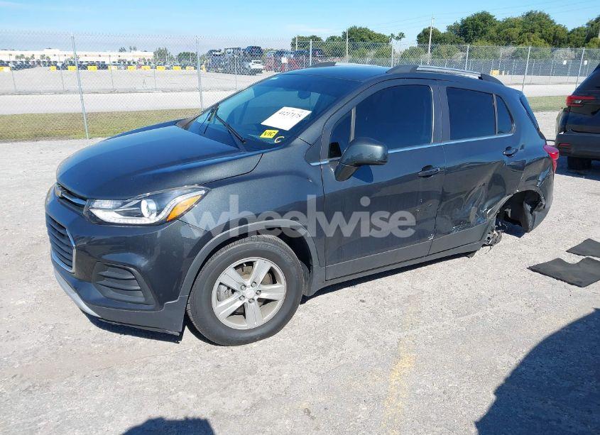 Photo 2 of 2018 Chevrolet Trax LT (VIN 3GNCJLSB3JL209237)
