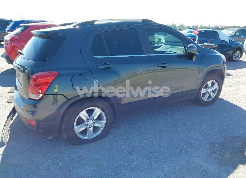 Photo 4 of 2018 Chevrolet Trax LT (VIN 3GNCJLSB3JL209237)