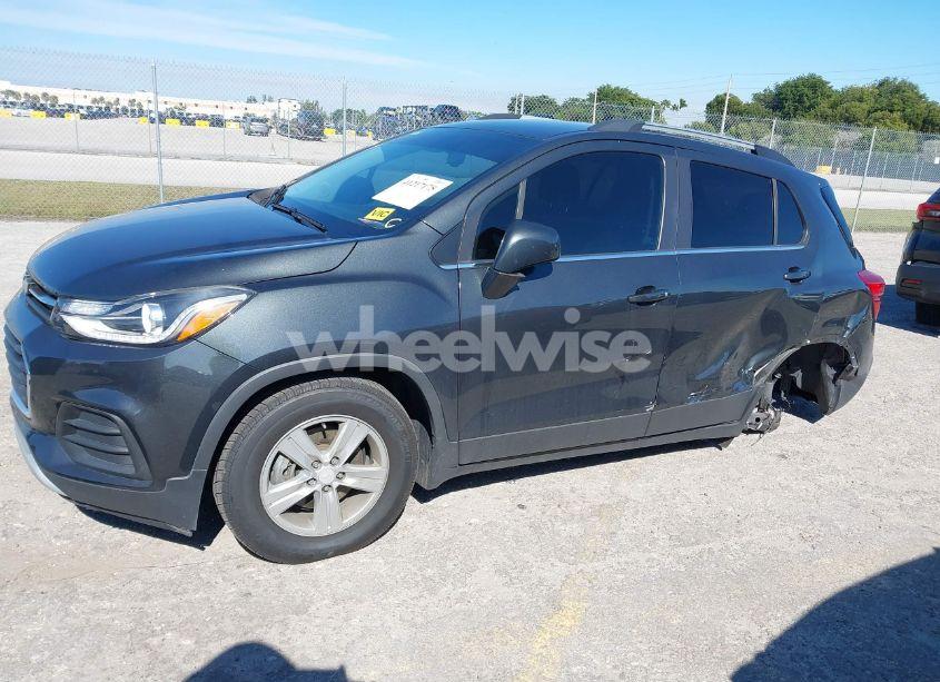 Photo 6 of 2018 Chevrolet Trax LT (VIN 3GNCJLSB3JL209237)