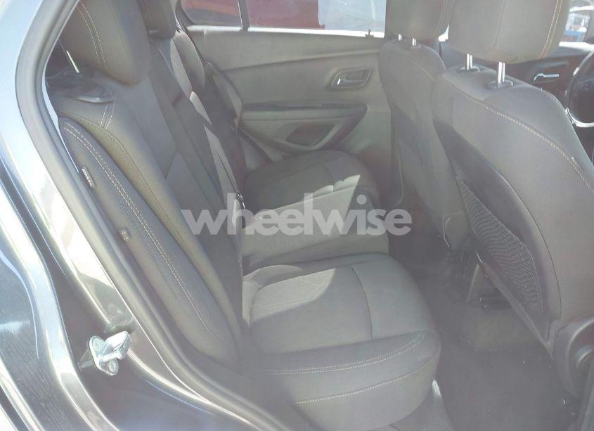 Photo 8 of 2018 Chevrolet Trax LT (VIN 3GNCJLSB3JL209237)