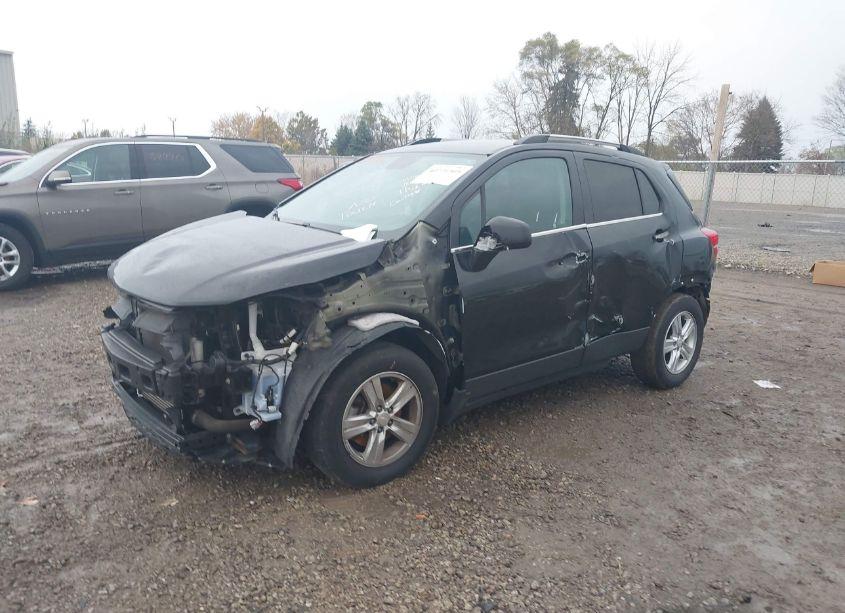 Photo 2 of 2018 Chevrolet Trax LT (VIN 3GNCJLSB3JL286593)