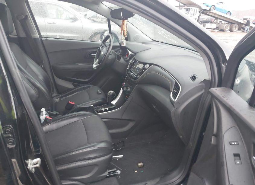 Photo 5 of 2018 Chevrolet Trax LT (VIN 3GNCJLSB3JL286593)