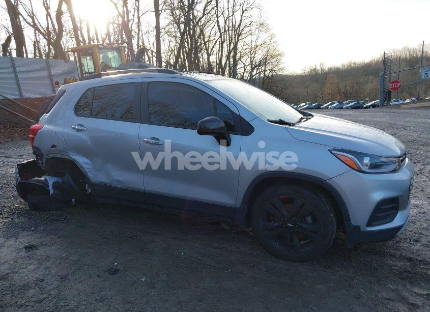 Photo 13 of 2018 Chevrolet Trax LT (VIN 3GNCJLSB3JL342354)