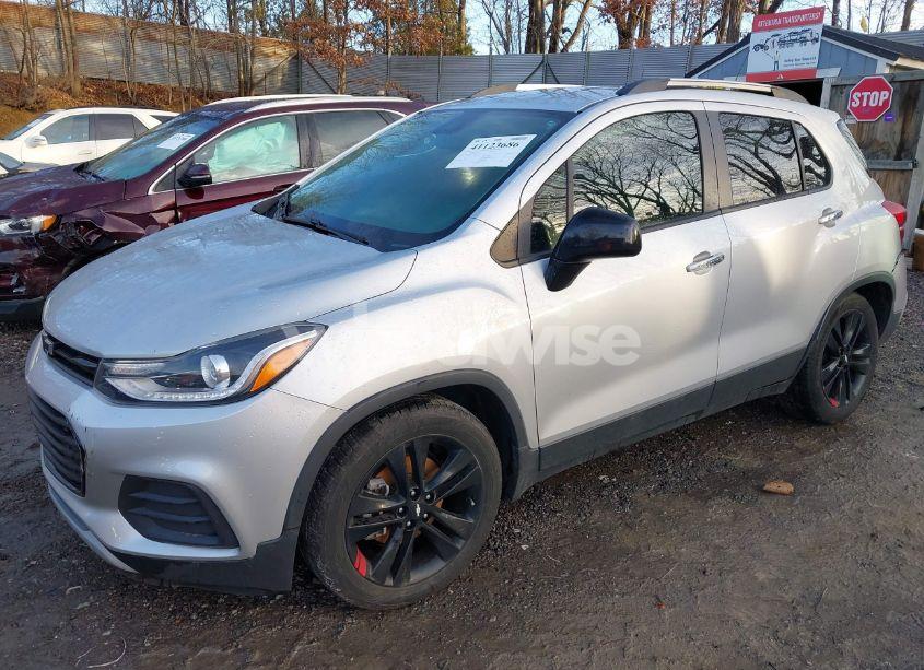 Photo 2 of 2018 Chevrolet Trax LT (VIN 3GNCJLSB3JL342354)