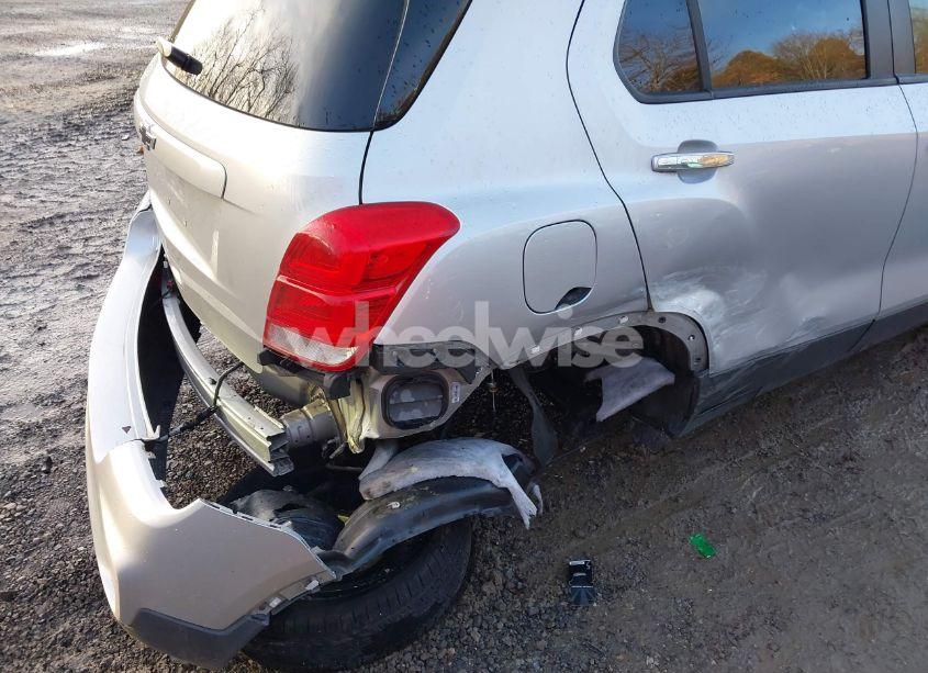 Photo 6 of 2018 Chevrolet Trax LT (VIN 3GNCJLSB3JL342354)