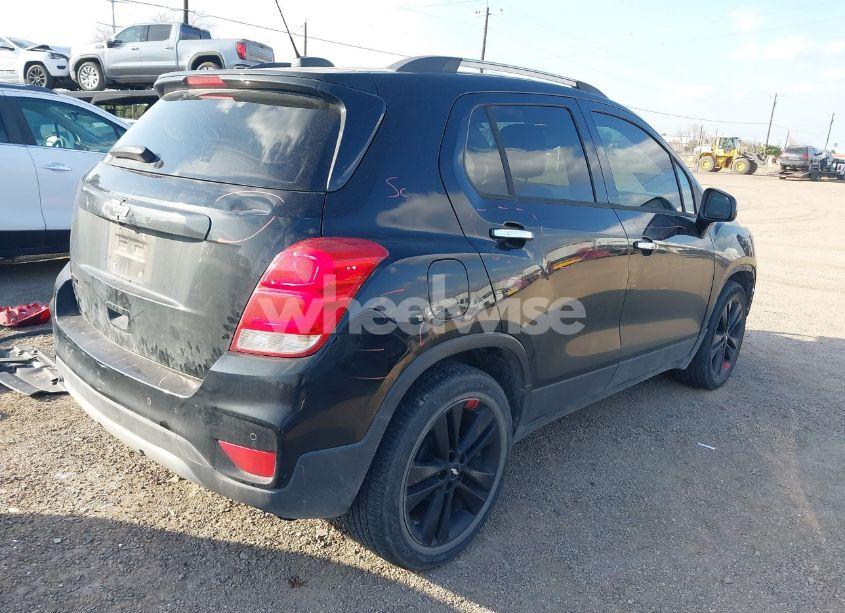 Photo 4 of 2018 Chevrolet Trax LT (VIN 3GNCJLSB3JL377279)