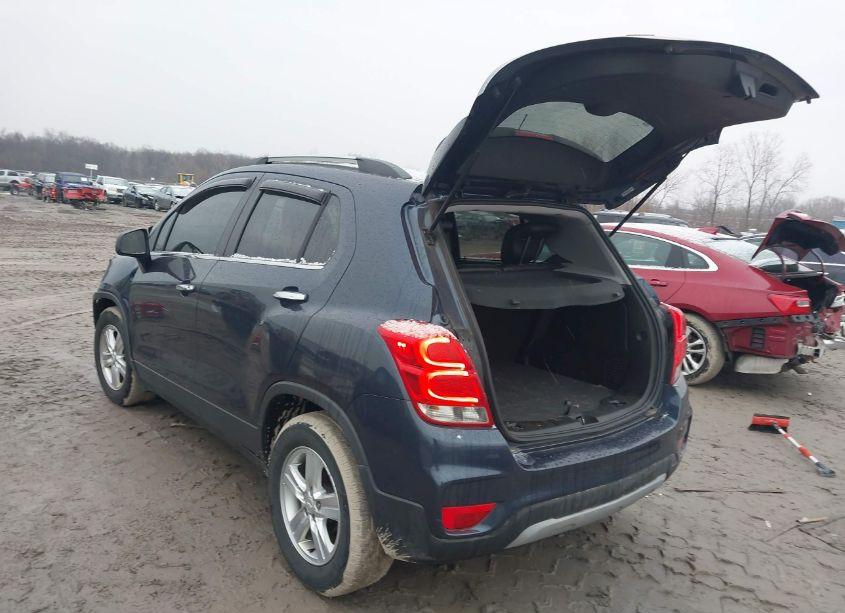 Photo 3 of 2018 Chevrolet Trax LT (VIN 3GNCJLSB3JL377542)
