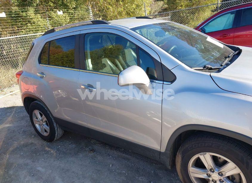 Photo 13 of 2019 Chevrolet Trax LT (VIN 3GNCJLSB3KL167363)