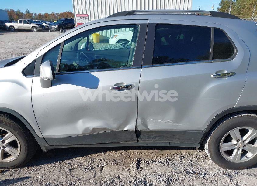Photo 14 of 2019 Chevrolet Trax LT (VIN 3GNCJLSB3KL167363)