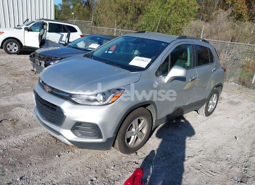 Photo 2 of 2019 Chevrolet Trax LT (VIN 3GNCJLSB3KL167363)