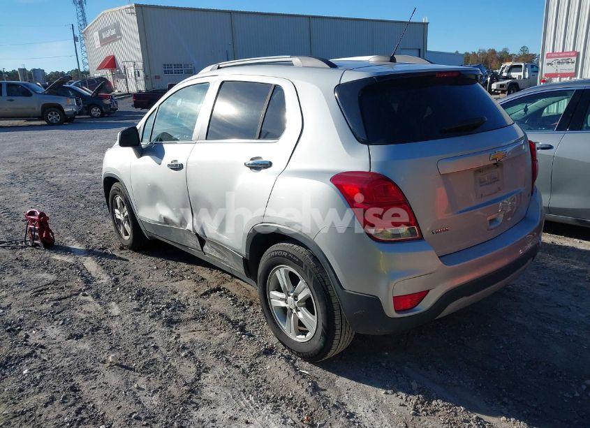 Photo 3 of 2019 Chevrolet Trax LT (VIN 3GNCJLSB3KL167363)