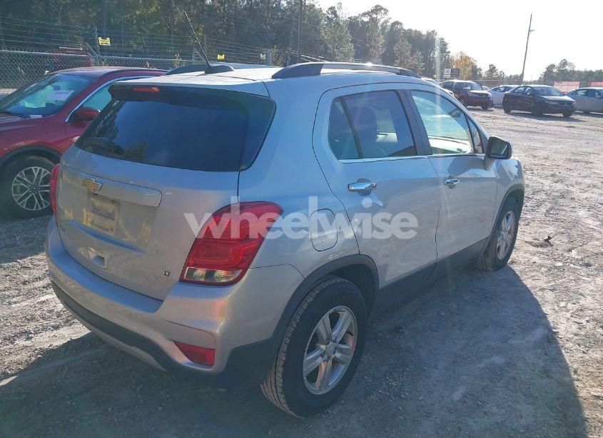 Photo 4 of 2019 Chevrolet Trax LT (VIN 3GNCJLSB3KL167363)