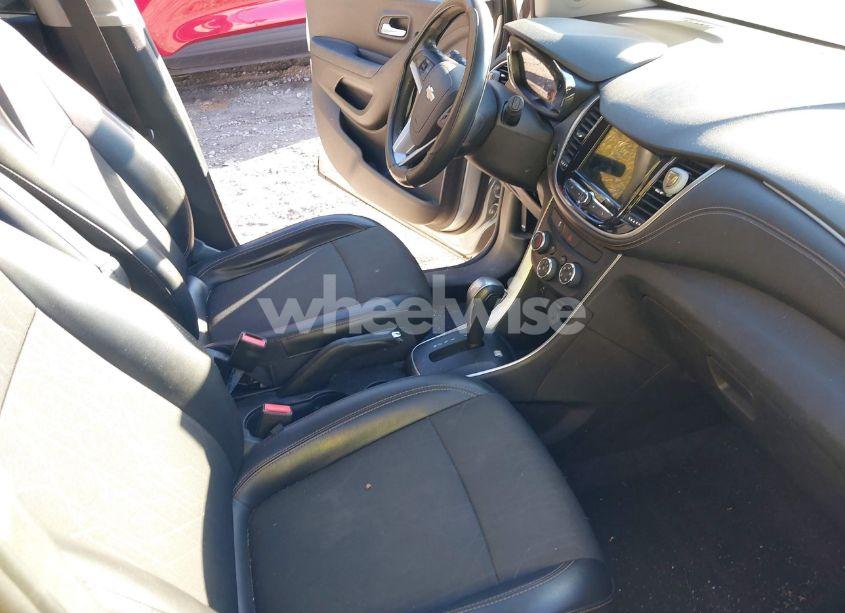 Photo 5 of 2019 Chevrolet Trax LT (VIN 3GNCJLSB3KL167363)