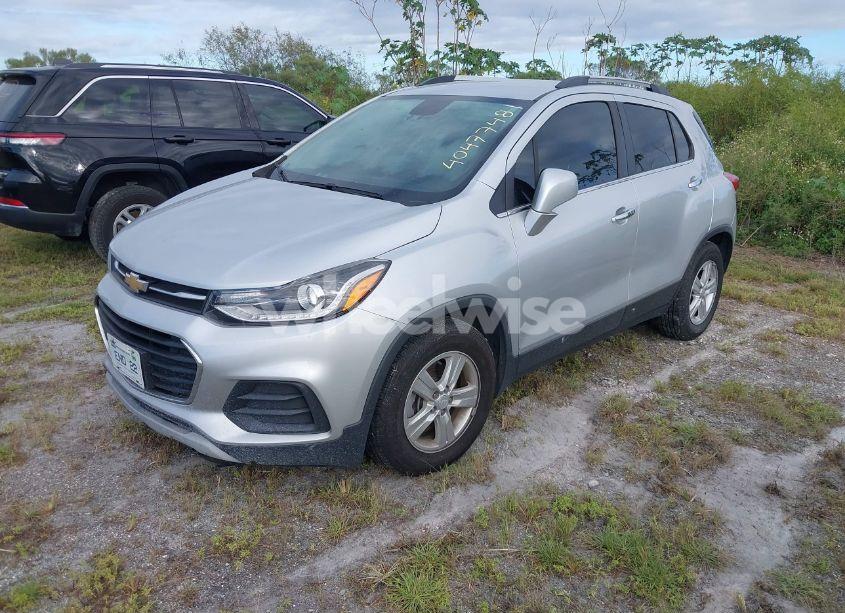 Photo 2 of 2019 Chevrolet Trax LT (VIN 3GNCJLSB3KL171820)