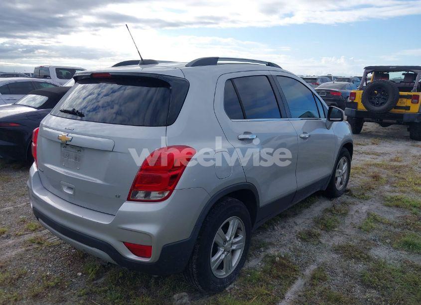 Photo 4 of 2019 Chevrolet Trax LT (VIN 3GNCJLSB3KL171820)