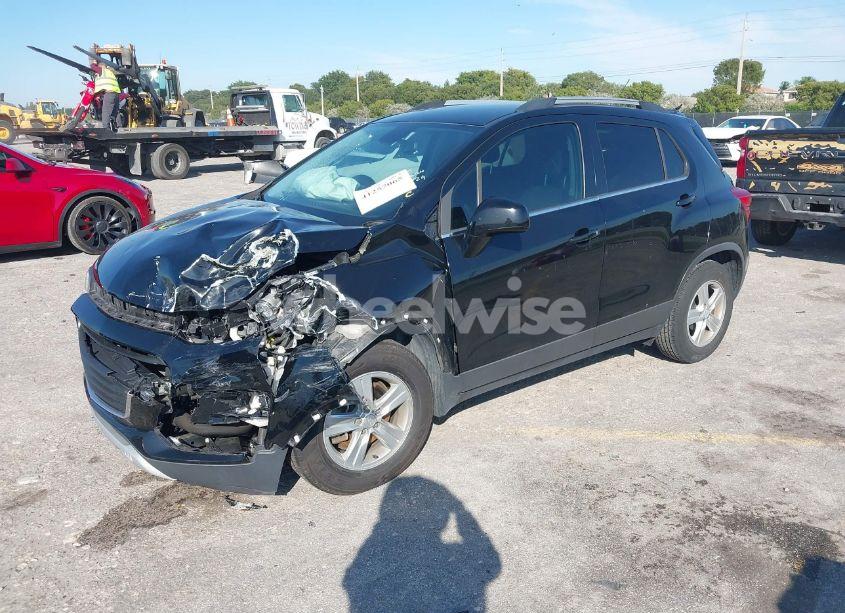 Photo 2 of 2019 Chevrolet Trax LT (VIN 3GNCJLSB3KL177729)
