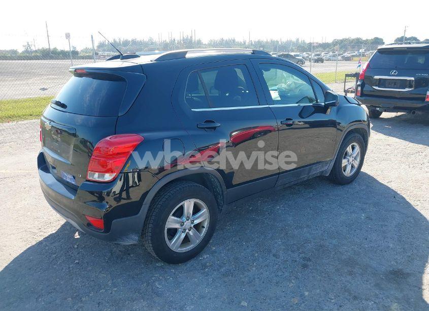 Photo 4 of 2019 Chevrolet Trax LT (VIN 3GNCJLSB3KL177729)