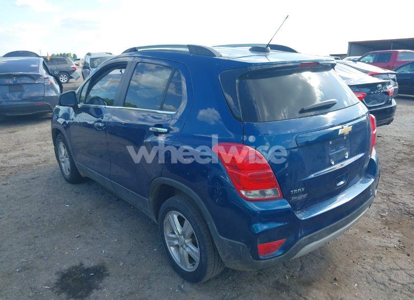 Photo 3 of 2019 Chevrolet Trax LT (VIN 3GNCJLSB3KL211717)