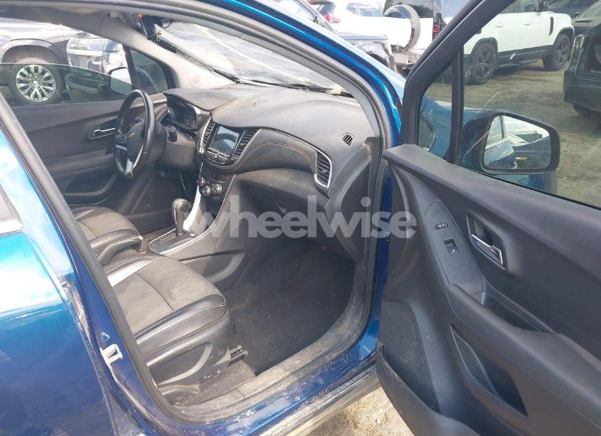 Photo 5 of 2019 Chevrolet Trax LT (VIN 3GNCJLSB3KL211717)