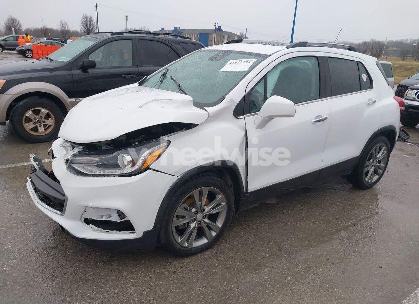 Photo 2 of 2019 Chevrolet Trax LT (VIN 3GNCJLSB3KL212561)