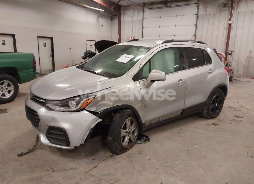 Photo 2 of 2019 Chevrolet Trax LT (VIN 3GNCJLSB3KL280097)