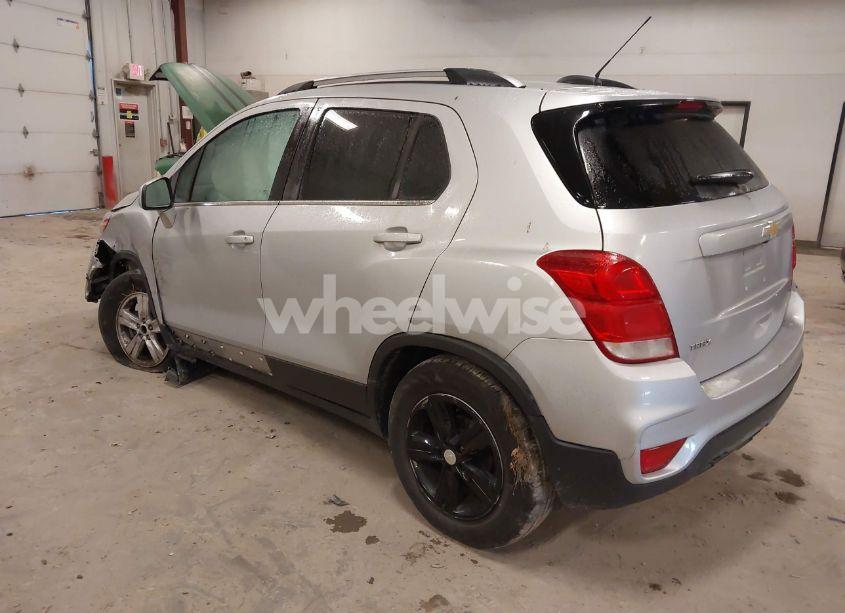 Photo 3 of 2019 Chevrolet Trax LT (VIN 3GNCJLSB3KL280097)