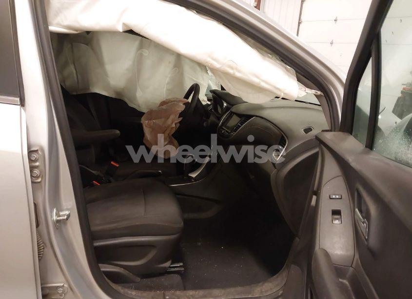 Photo 5 of 2019 Chevrolet Trax LT (VIN 3GNCJLSB3KL280097)