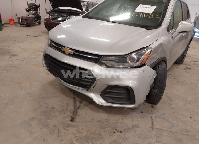 Photo 6 of 2019 Chevrolet Trax LT (VIN 3GNCJLSB3KL280097)