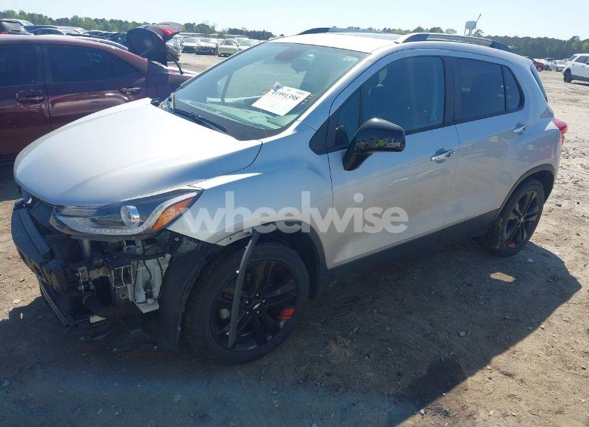 Photo 2 of 2019 Chevrolet Trax LT (VIN 3GNCJLSB3KL341013)