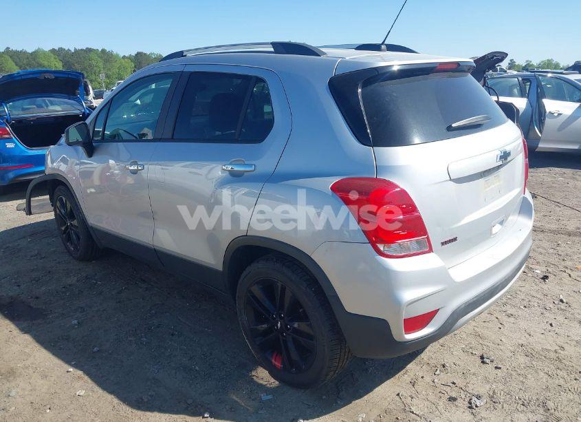 Photo 3 of 2019 Chevrolet Trax LT (VIN 3GNCJLSB3KL341013)