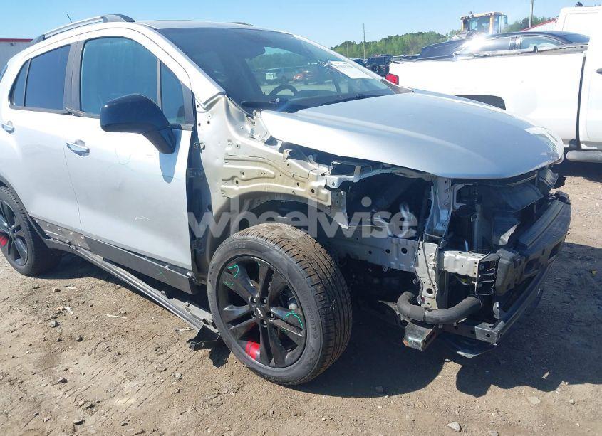 Photo 6 of 2019 Chevrolet Trax LT (VIN 3GNCJLSB3KL341013)