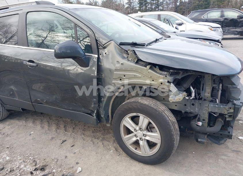 Photo 17 of 2019 Chevrolet Trax LT (VIN 3GNCJLSB3KL392740)