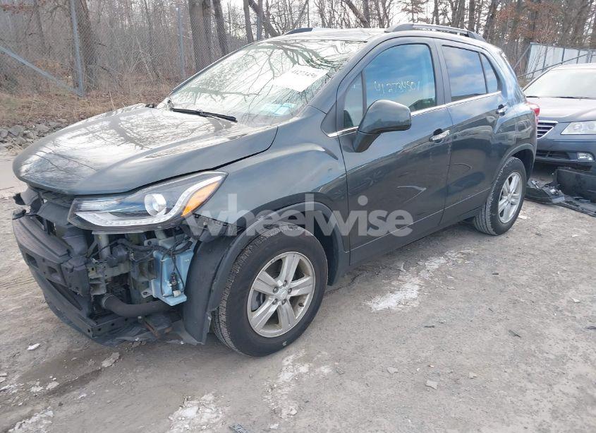 Photo 2 of 2019 Chevrolet Trax LT (VIN 3GNCJLSB3KL392740)