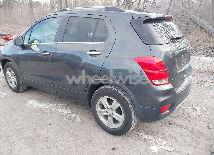 Photo 3 of 2019 Chevrolet Trax LT (VIN 3GNCJLSB3KL392740)