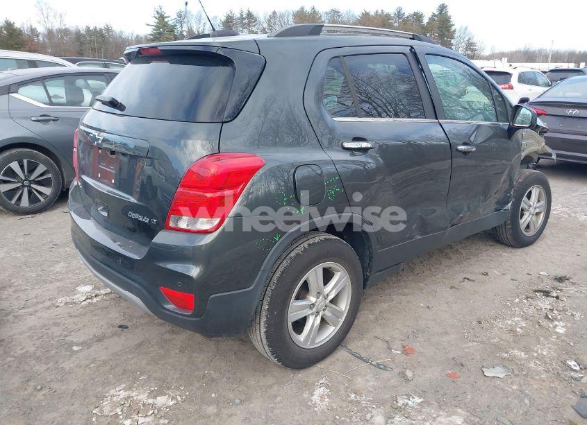 Photo 4 of 2019 Chevrolet Trax LT (VIN 3GNCJLSB3KL392740)