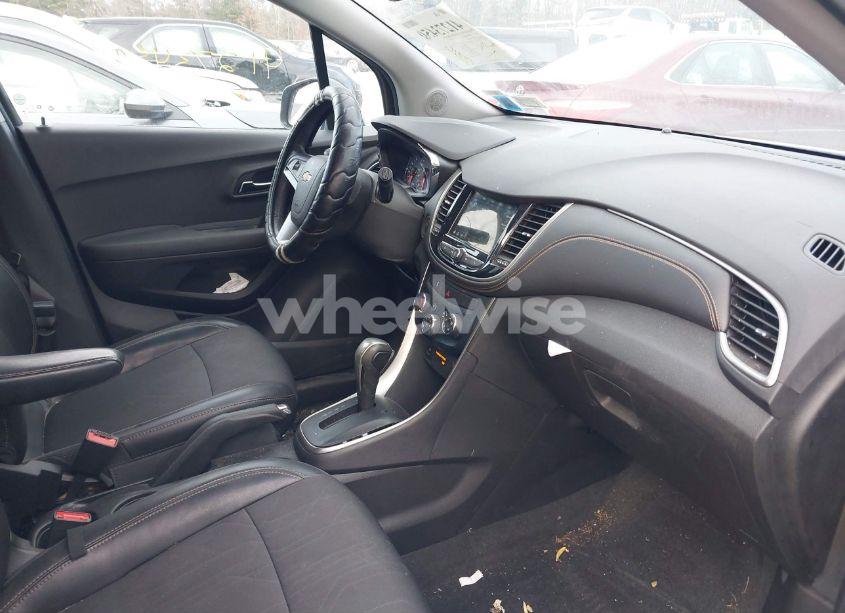 Photo 5 of 2019 Chevrolet Trax LT (VIN 3GNCJLSB3KL392740)