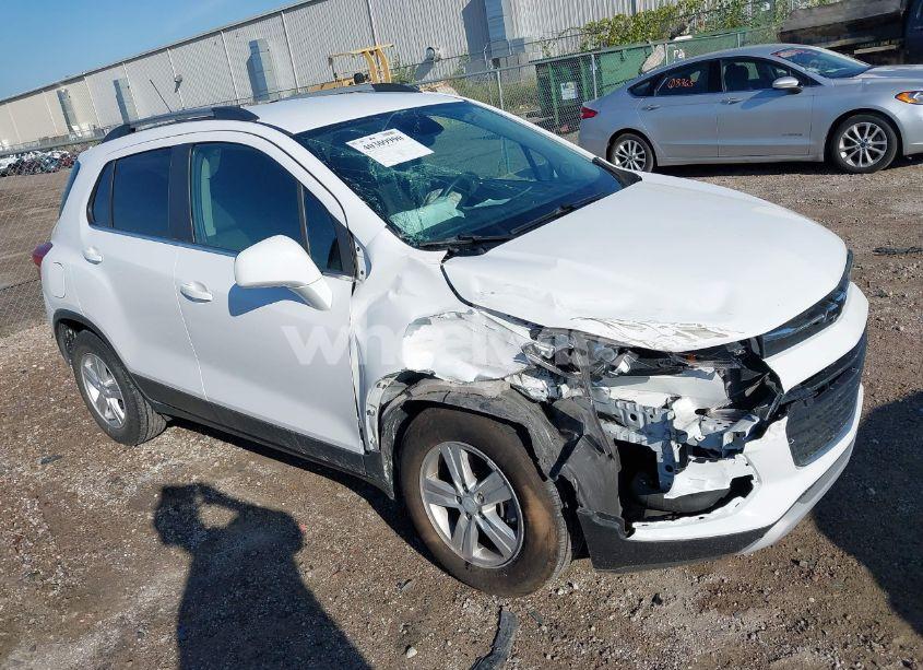2020 Chevrolet Trax FWD LT (VIN 3GNCJLSB3LL142111) main photo