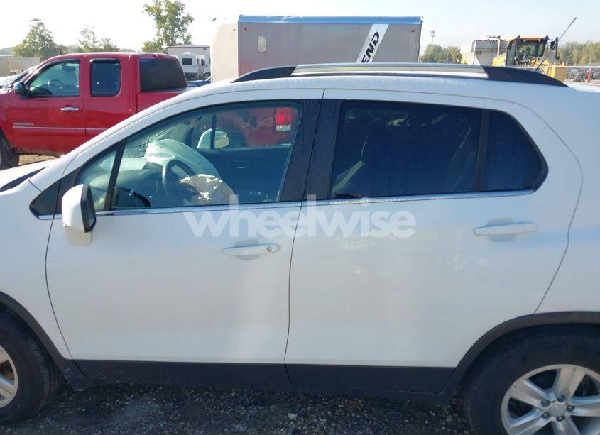 Photo 14 of 2020 Chevrolet Trax FWD LT (VIN 3GNCJLSB3LL142111)