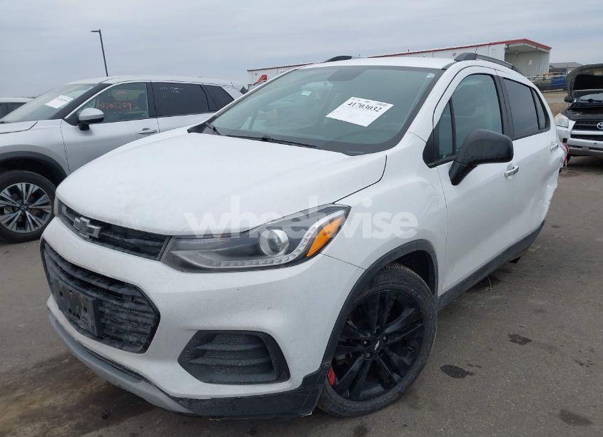 Photo 2 of 2020 Chevrolet Trax FWD LT (VIN 3GNCJLSB3LL146241)