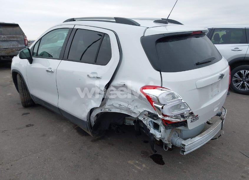 Photo 3 of 2020 Chevrolet Trax FWD LT (VIN 3GNCJLSB3LL146241)