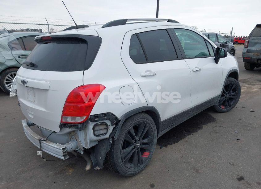 Photo 4 of 2020 Chevrolet Trax FWD LT (VIN 3GNCJLSB3LL146241)