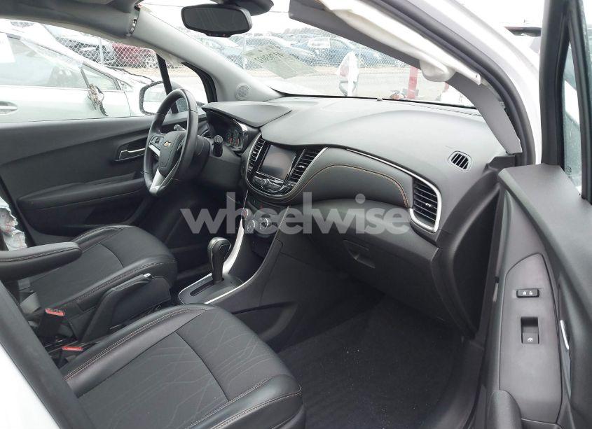 Photo 5 of 2020 Chevrolet Trax FWD LT (VIN 3GNCJLSB3LL146241)