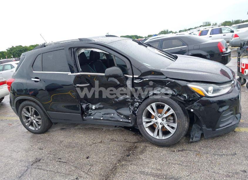 Photo 6 of 2020 Chevrolet Trax FWD LT (VIN 3GNCJLSB3LL281798)