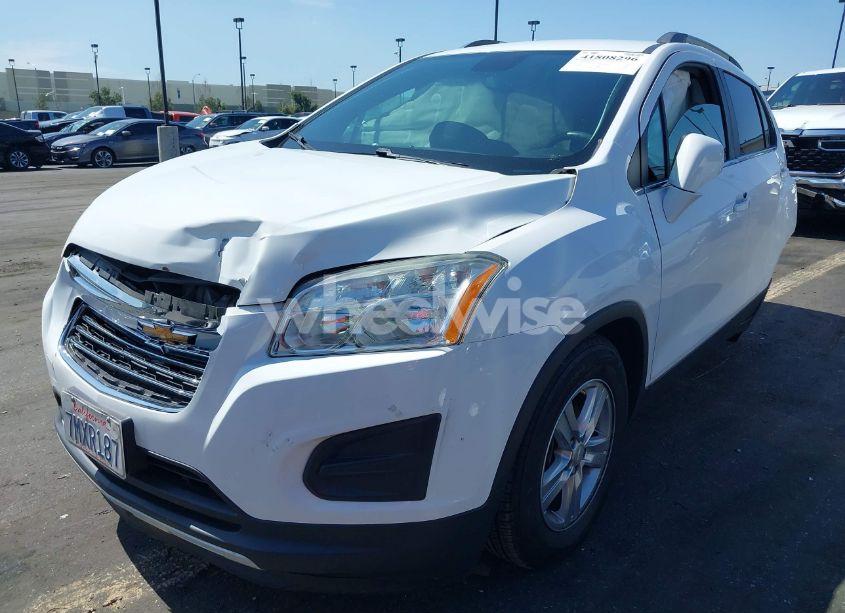 Photo 2 of 2016 Chevrolet Trax LT (VIN 3GNCJLSB4GL158324)