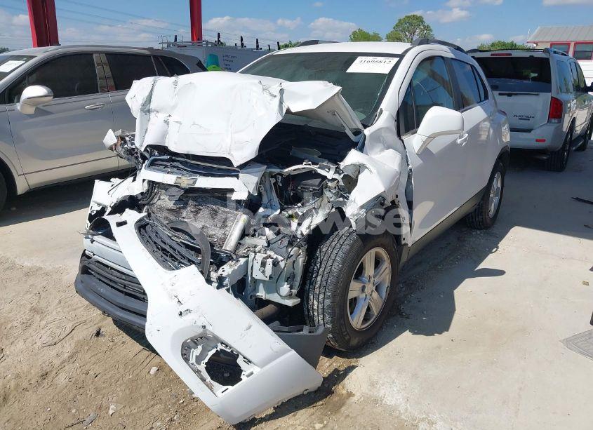 Photo 2 of 2016 Chevrolet Trax LT (VIN 3GNCJLSB4GL161479)