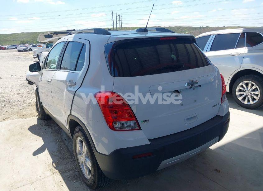 Photo 3 of 2016 Chevrolet Trax LT (VIN 3GNCJLSB4GL161479)