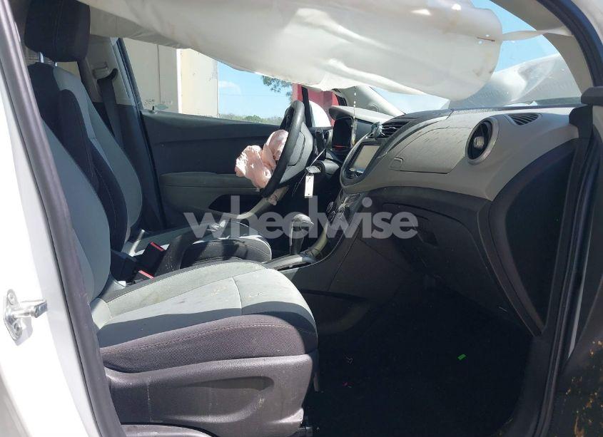 Photo 5 of 2016 Chevrolet Trax LT (VIN 3GNCJLSB4GL161479)