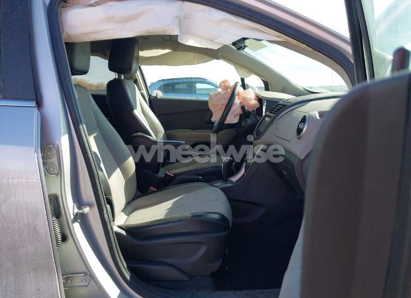 Photo 5 of 2016 Chevrolet Trax LT (VIN 3GNCJLSB4GL243373)