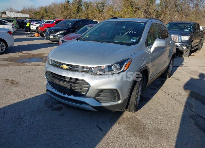 Photo 2 of 2017 Chevrolet Trax LT (VIN 3GNCJLSB4HL164092)