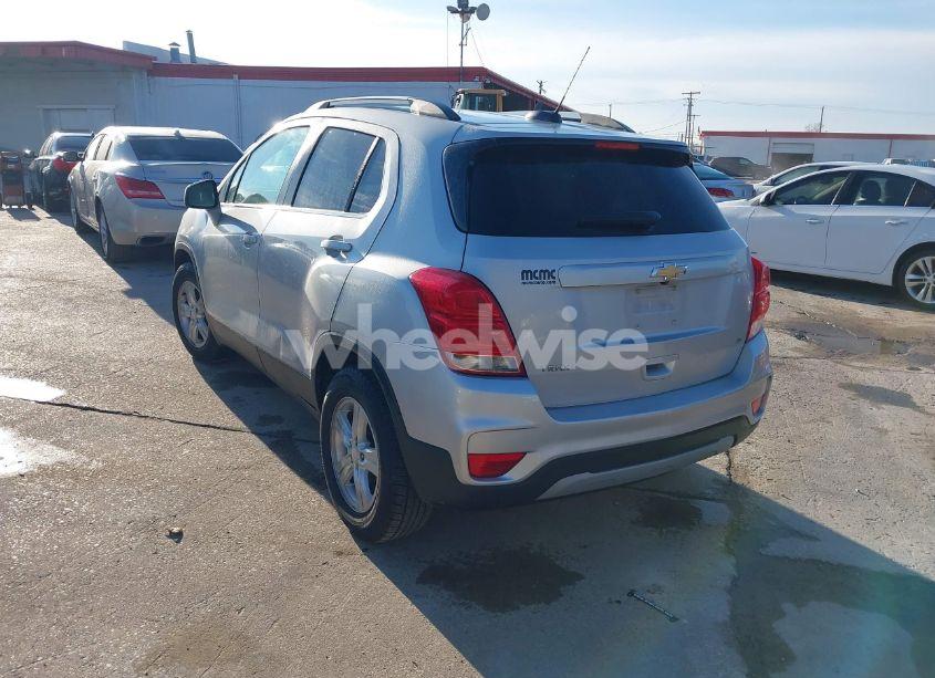 Photo 3 of 2017 Chevrolet Trax LT (VIN 3GNCJLSB4HL164092)